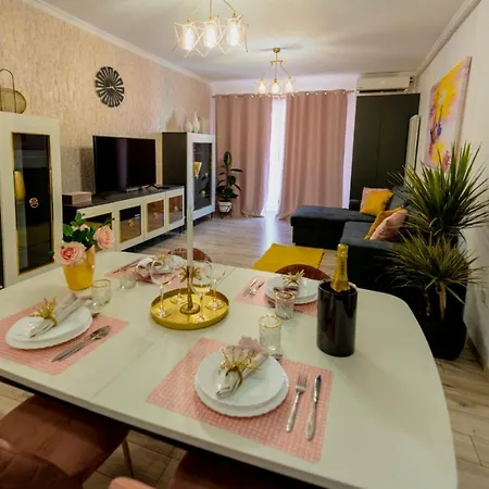 Apartment Leo Moonlight Apartament *
