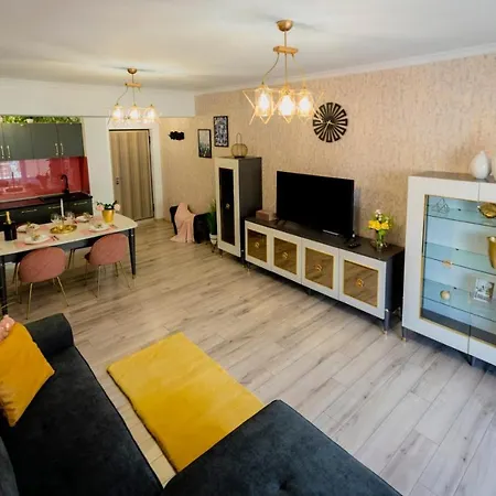 Leo Moonlight Apartament Apartment